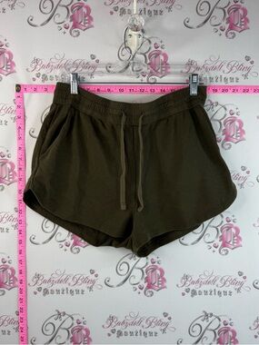 Asics Athletic Drawstring Shorts Comfortable fit with a calm Olive Green